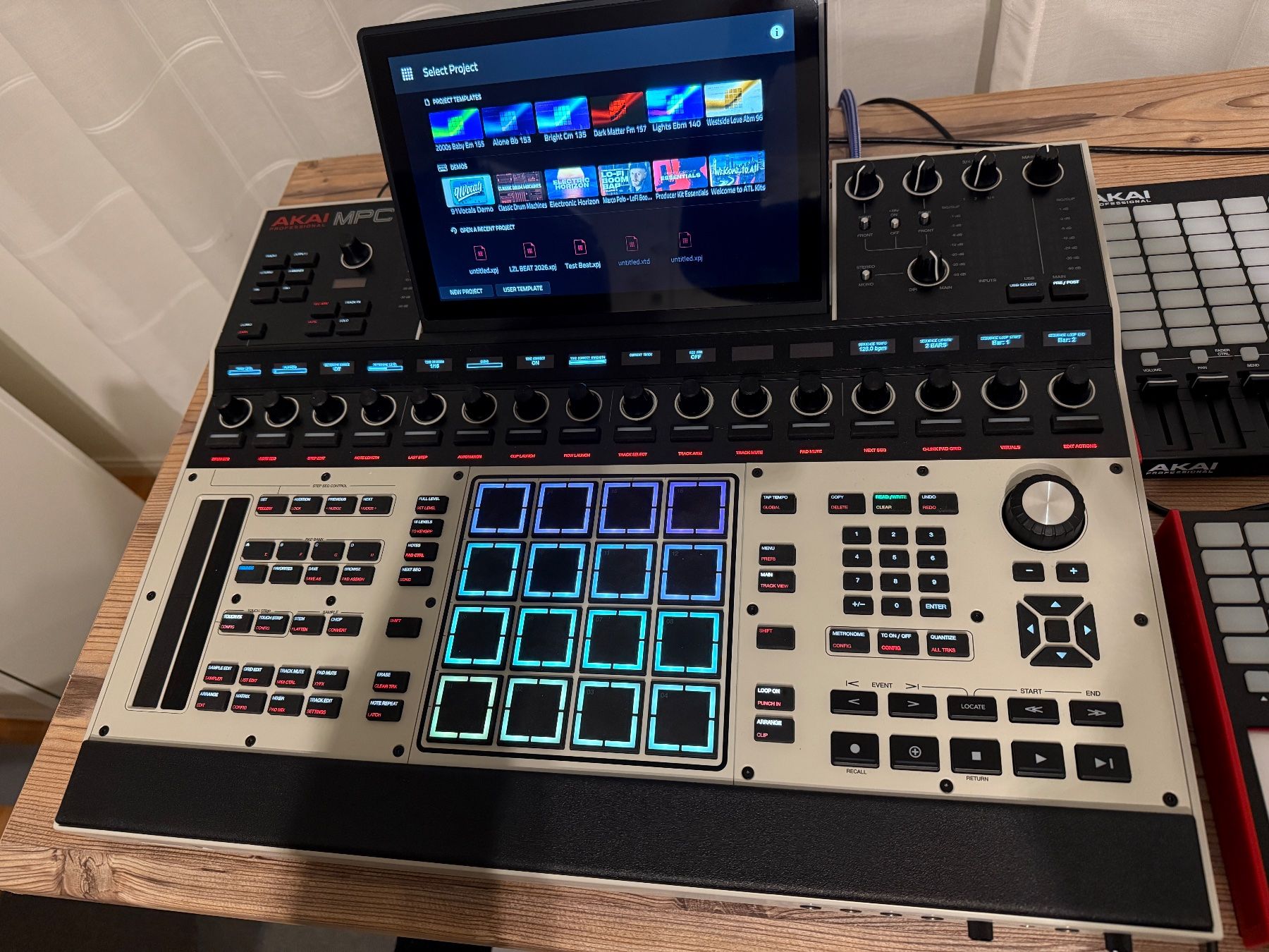 Akai Strumenti musicali: Akai MPC XL Machine inkl. 512GB SSD – Nuovo (secondo la descrizione) da Rupperswil venduto da kaiszielasko94