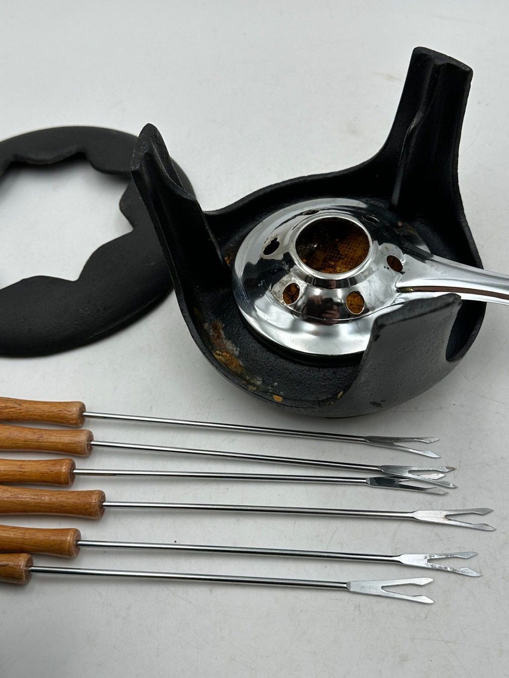 Küchengeräte: Fondue Set Vintage, Gusseisen Caquelon – Gebraucht aus Luzern von Lager6640 5