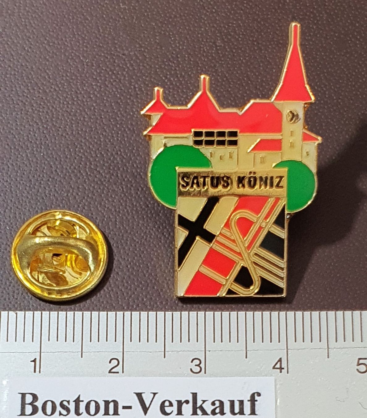 Placchette & Badge: R528 - Pin  SATUS  KÖNIZ – Usato da Reinach BL venduto da Boston-Verkauf 1