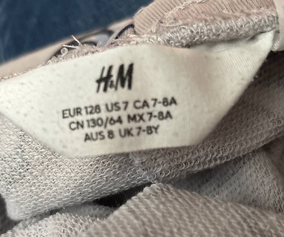 H&M Pantaloni: Shorts mit Sonic-Motiv 128 – Usato da Regensdorf venduto da Piritatti 1