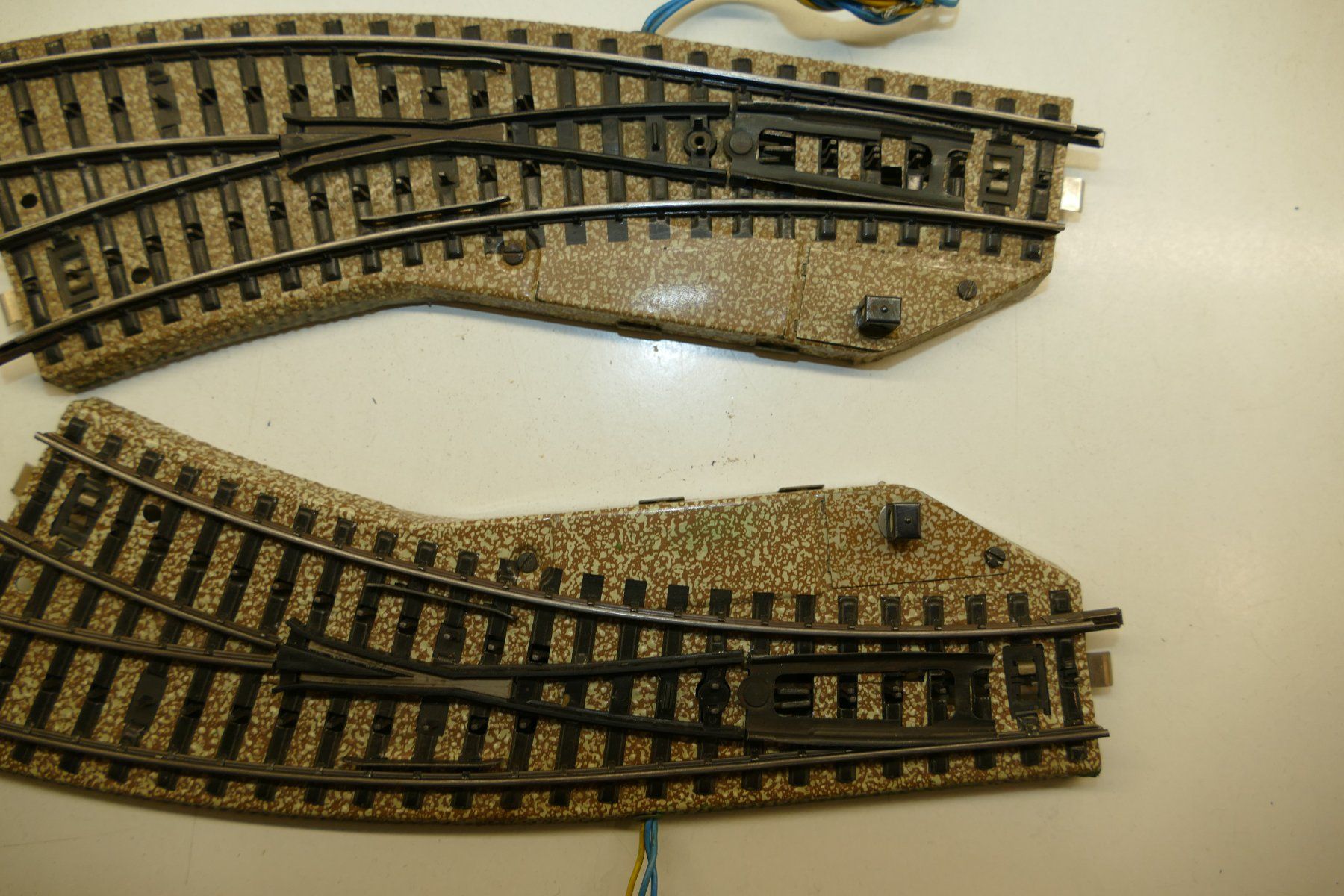 Märklin Trains électriques: Märklin H0: M-Bogenweichenpaar Einheit 2 – D'occasion à Niederhasli par rail-duerst 3