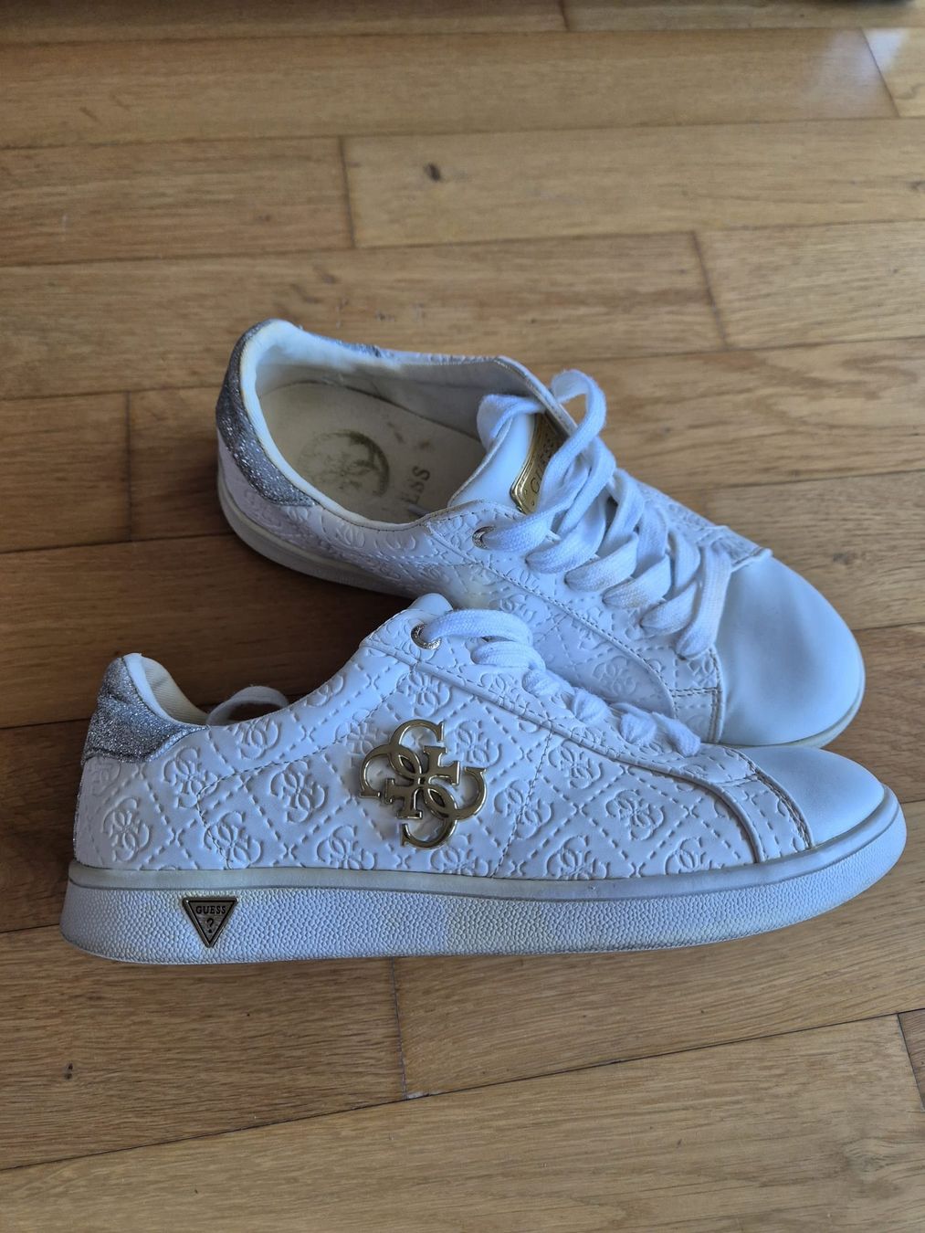 Damenschuhe: Guess Sneaker   Gr. 37   weiss – Gebraucht aus Brugg AG von F_v_m