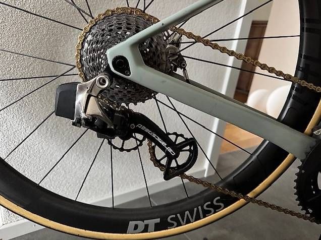 BMC Biciclette: BMC Roadmachine 01 Two carbone  - Etat irréprochable – Usato da Lausanne venduto da Julielle 4