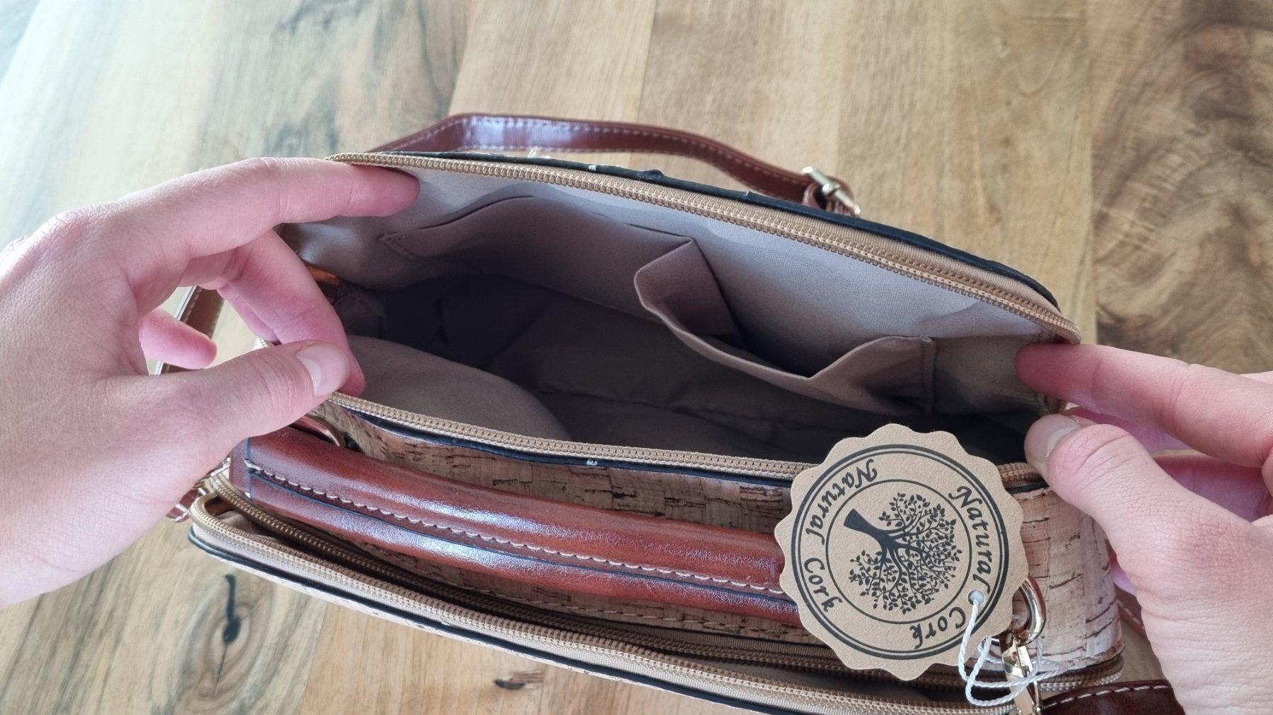 Taschen für Damen: Natural Cork Handtasche – Neu und originalverpackt aus Dättlikon von and_67qh 2