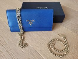 PRADA Clutch mit Kette, blau, neuwertig mit Box!