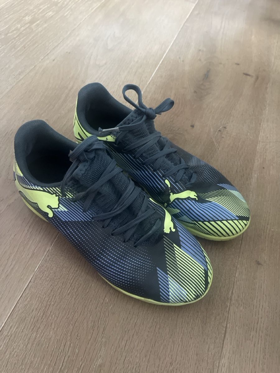 Puma Scarpe da uomo: Puma Fussball Hallenschuhe – Usato da Emmen venduto da cocowalk