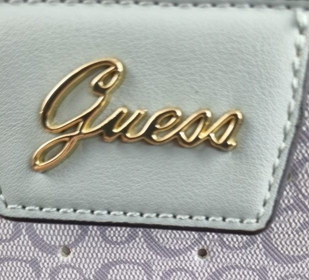 Guess Borse da donna: Gebrauchte Guess Handtasche mit Ketten – Usato da Flums venduto da Flumsantik 1