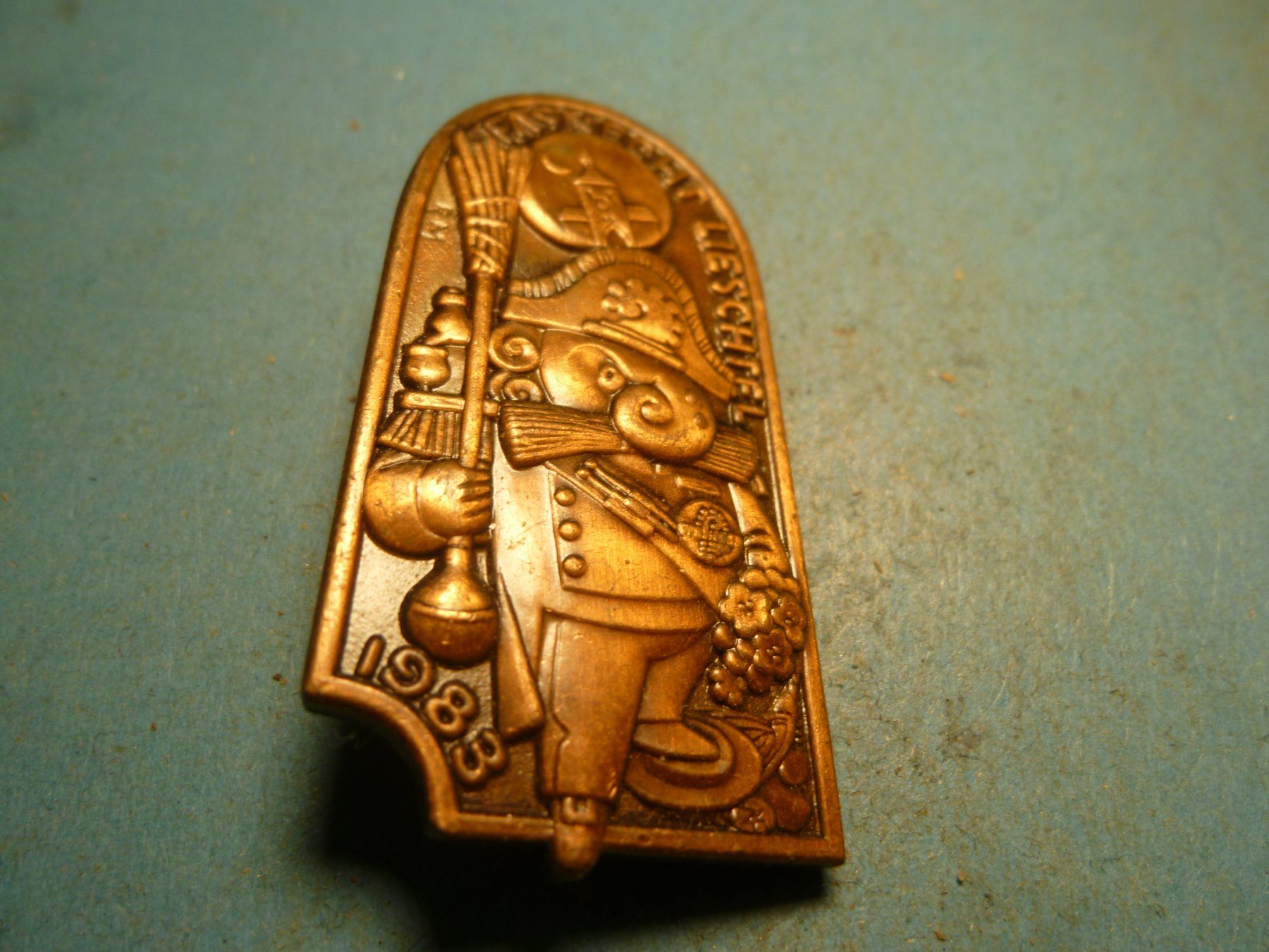 Plaquettes & Badges: LIESCHTEL 1983 BRONZE – D'occasion à Ried (Muotathal) par Mandarin02