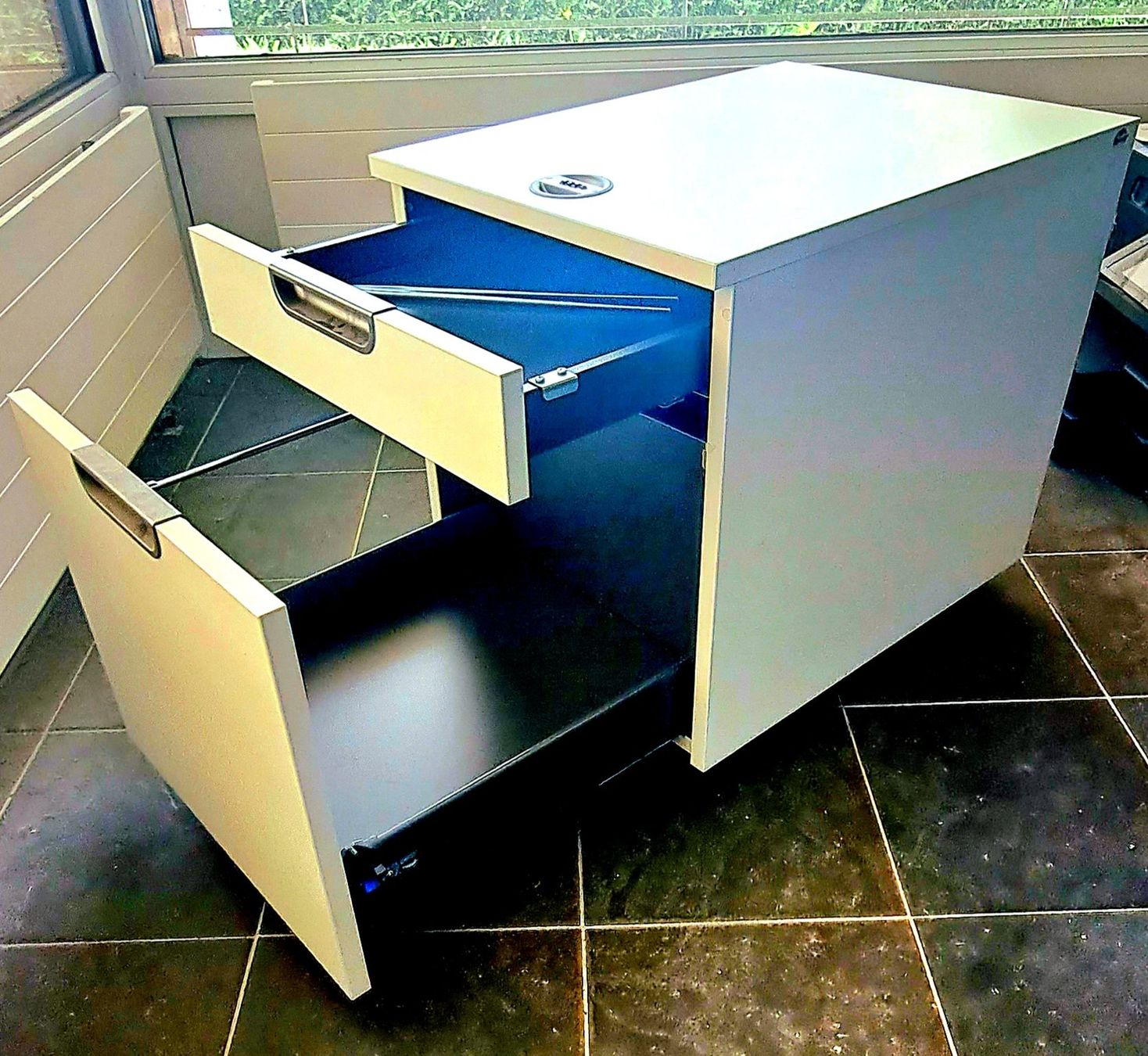 Ikea Banconi: Rollcontainer mit 5 Rollen und Zahlenschloss – Usato da Egnach venduto da ASTROFRITZ