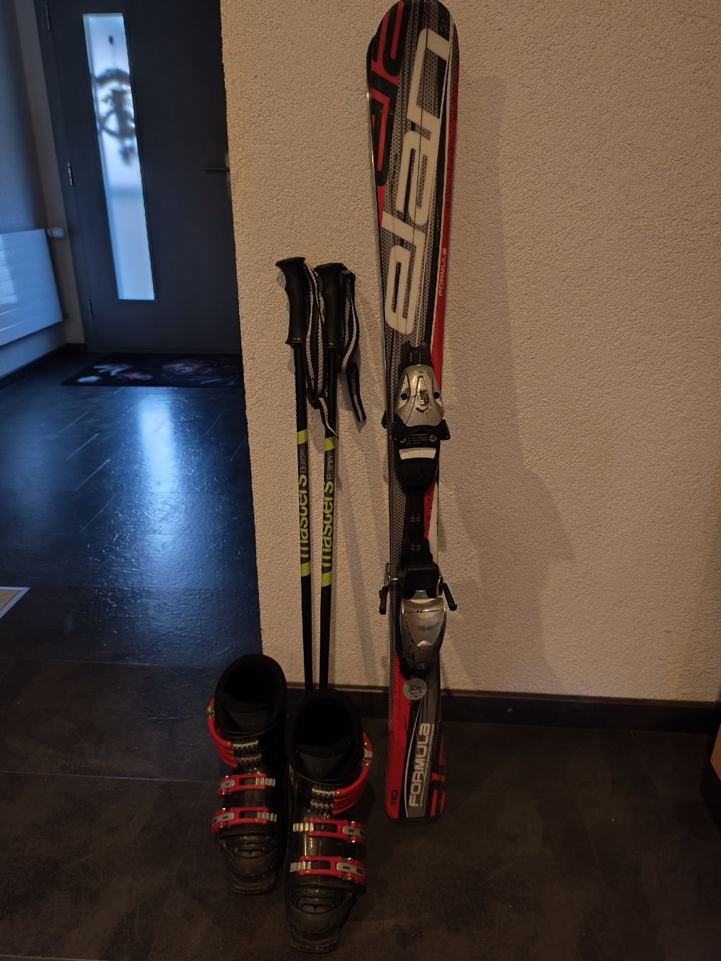 Elan Skis: Kinder Ski, Schuhe und Stöcke – Gebraucht aus Benken SG von BestBuy1988