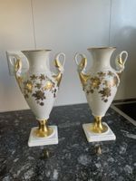 Porzellan mit Golddekor Schwanhenkel