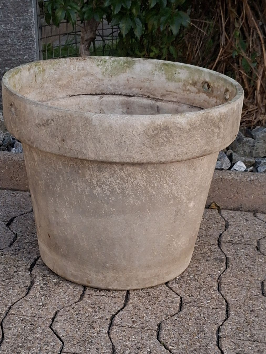 Eternit Blumentöpfe: Willy Guhl Eternitt Blumentopf – Gebraucht aus Ganterschwil von HeidiuPeter 2