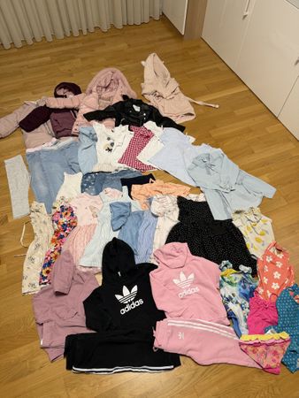 Mädchen-Kleiderpaket – Grösse 86 & 92 – 40 Teile
