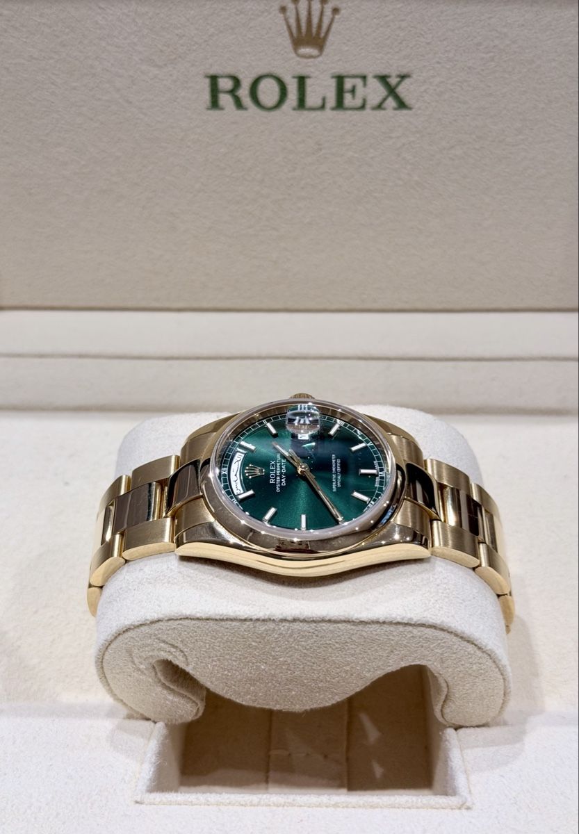 Rolex Orologi: Rolex Daydate 118208 Green Arabic Date – Usato da Zürich venduto da WATCHROOM 4