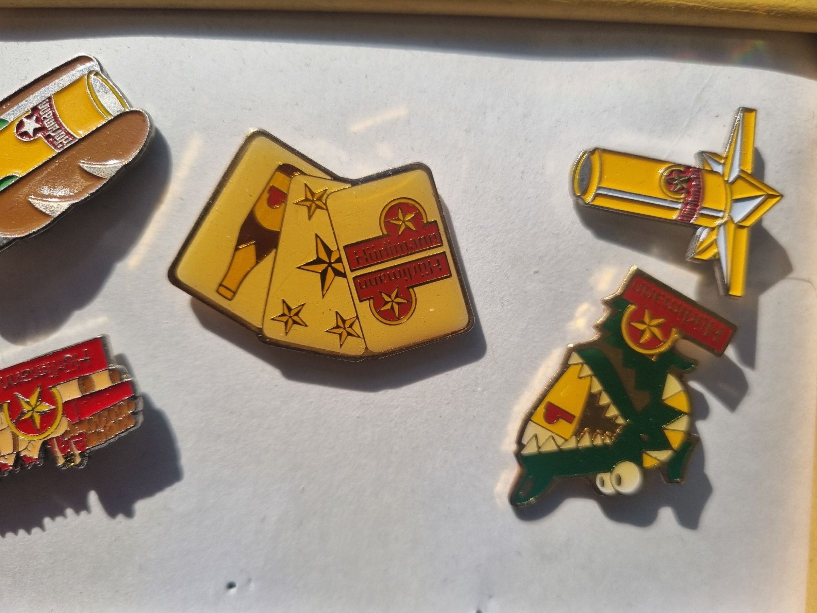 Hürlimann Placchette & Badge: 8x Hürlimann Pins – Usato da Adlikon b.Regensdf venduto da attila63 2