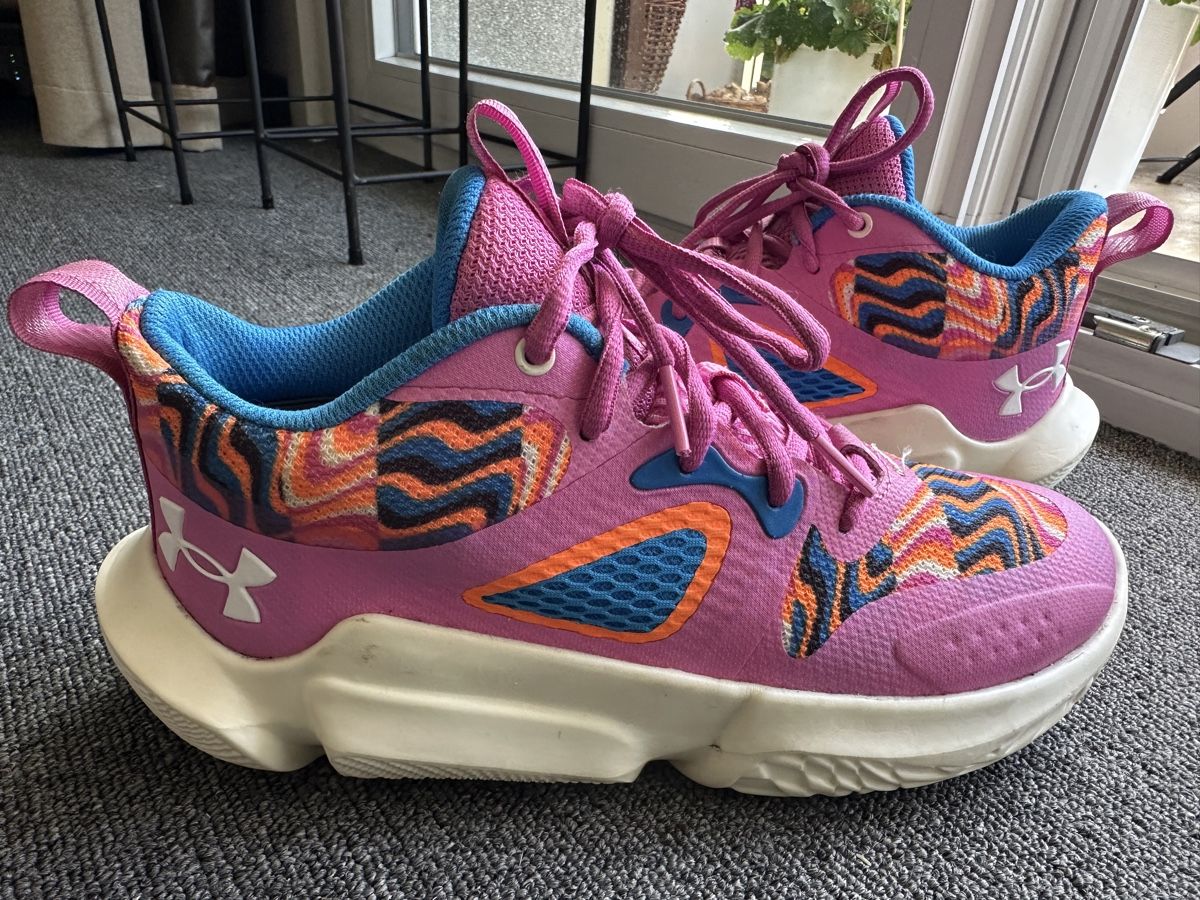 Under Armour Scarpe da donna: Under Armour Flow femme taille 40 rose – Usato da Bulle venduto da LeMoleson
