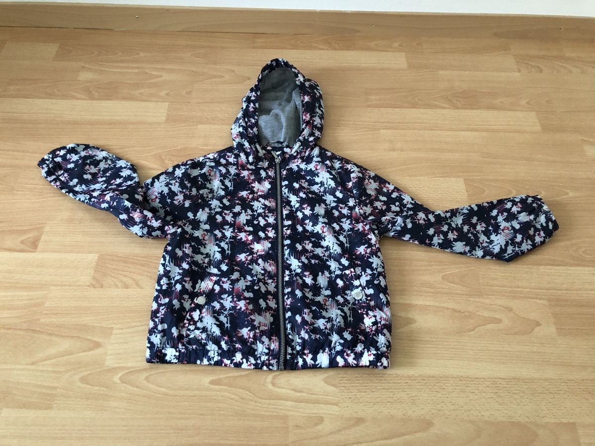 H&M Lotti & Set di vestiti: Mädchen Kleider Set Röcke Gr 122 bis 128 – Usato da Chur venduto da Tsambiko 5