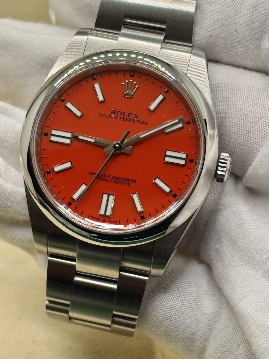 Rolex Uhren: Rolex Coral Red ref.124300 New Full Set – Neu und originalverpackt aus Lugano von Superstudiolugano