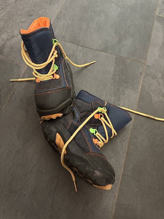 Scarpe da uomo: Kinderschuhe Gr.25 – Usato da Bern venduto da zah_yd97 1