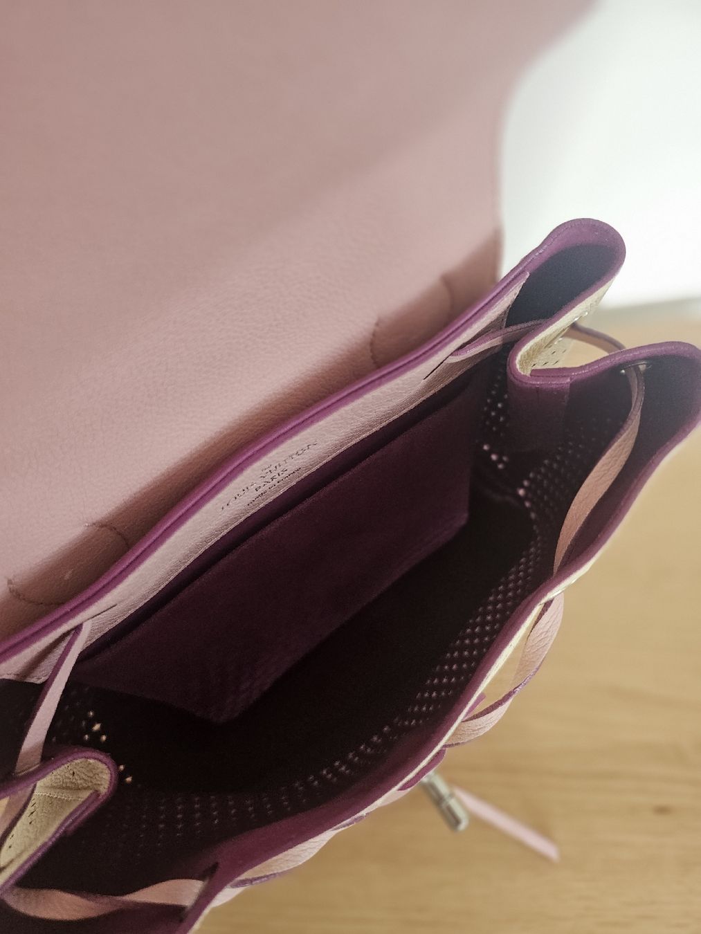 Louis Vuitton Zaini: Louis Vuitton Lockme Perfo Rucksack M54577 rosa Original – Usato da Fällanden venduto da Fairamay 4