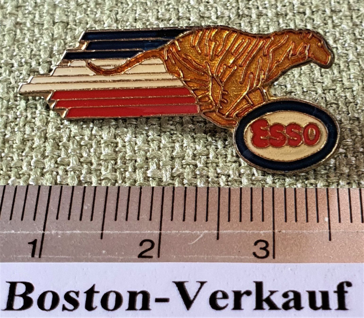 Placchette & Badge: Box243 - Pin Esso Tiger – Usato da Reinach BL venduto da Boston-Verkauf 1