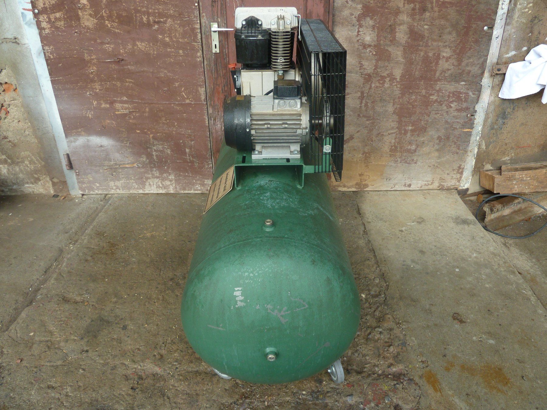 Compressori: Un compresseur de garage de 270 litres – Usato da Russy venduto da Guenefle 3
