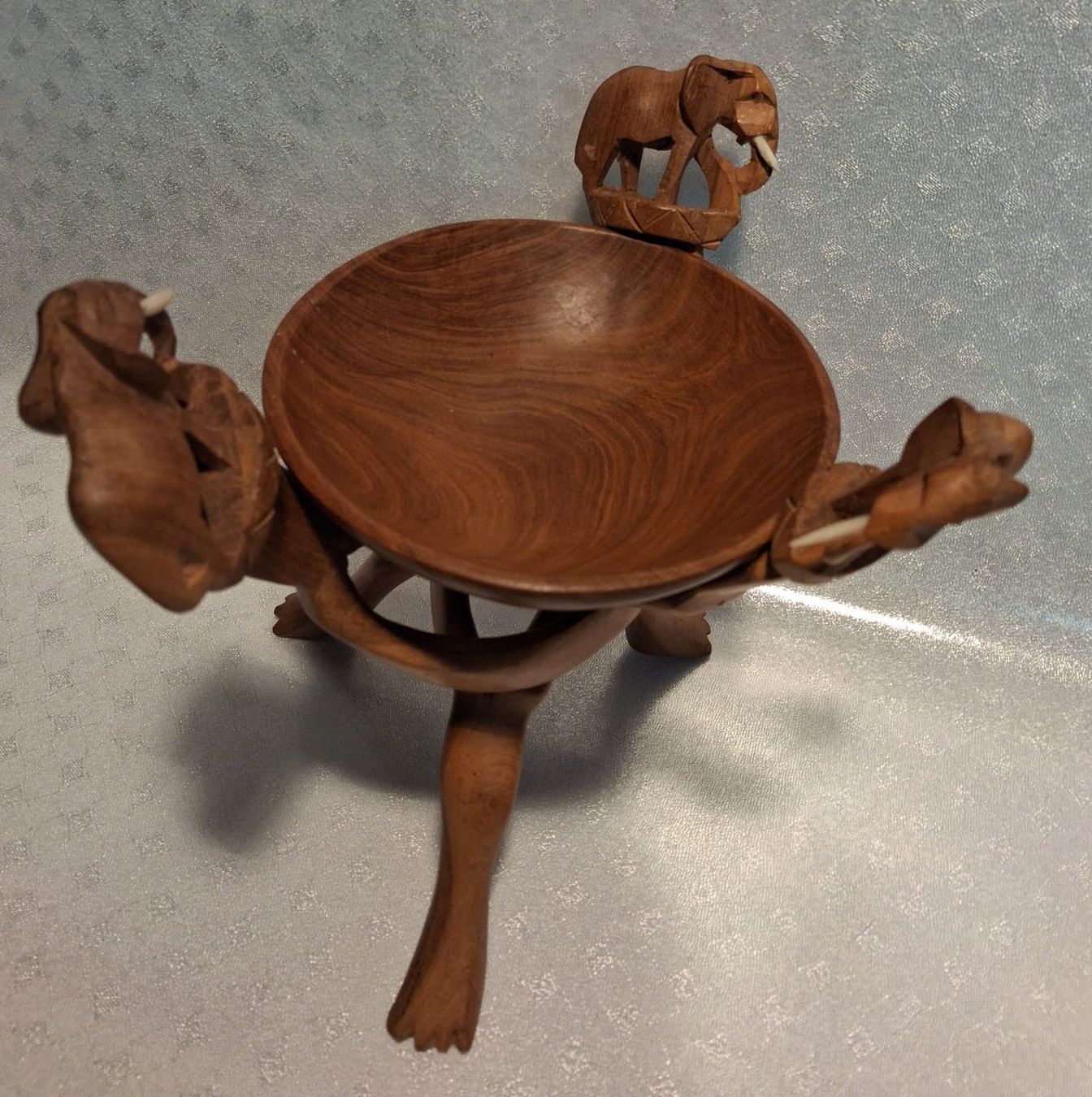 Ciotole: Schale mit Elefanten aus Holz, Beinschale – Usato da Winterthur venduto da mar_jwg7 2