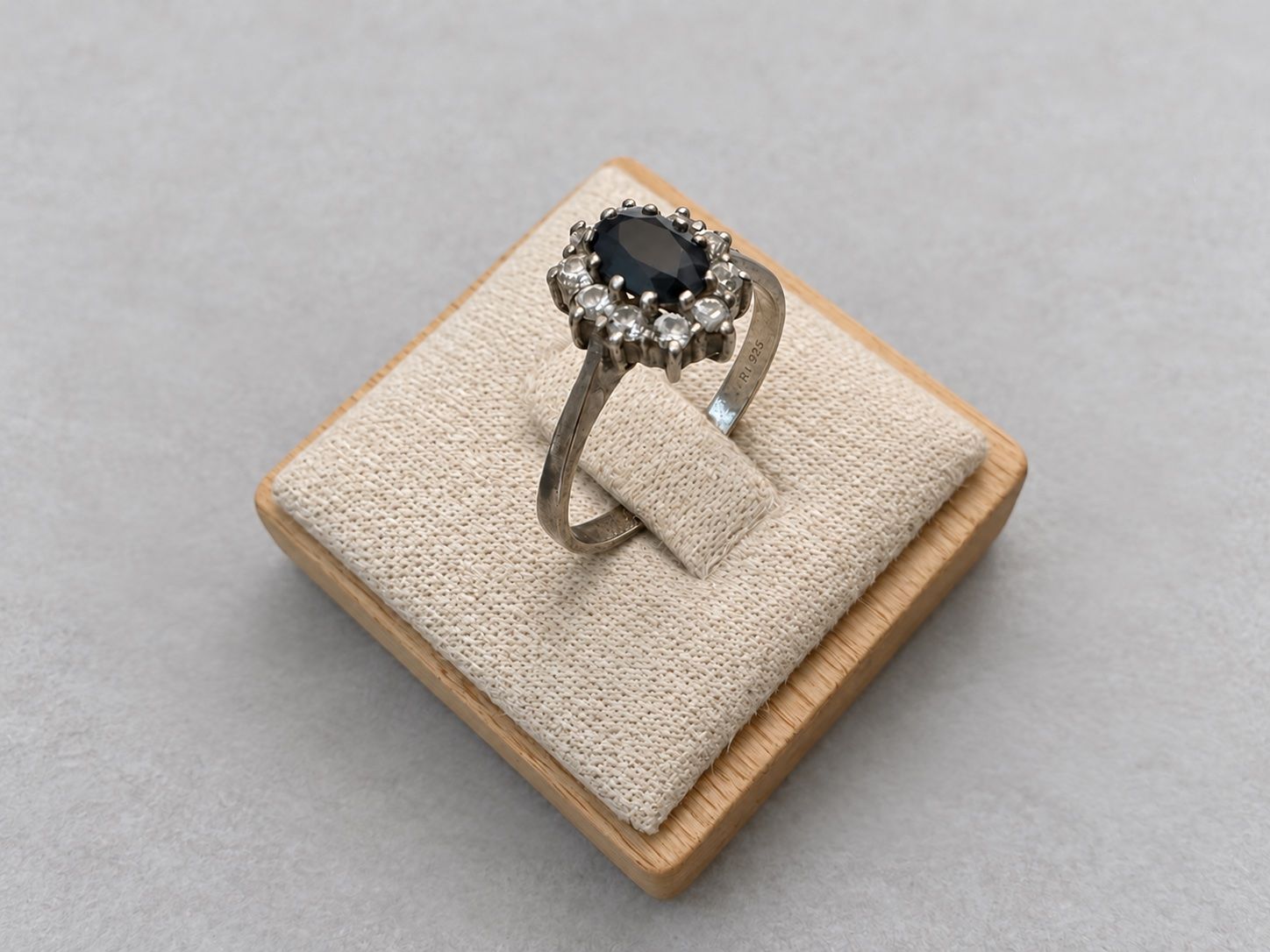 Anelli: Ring 925 Silber mit dunklem ovalem Stein – Usato da Dachsen venduto da Lor_s 1