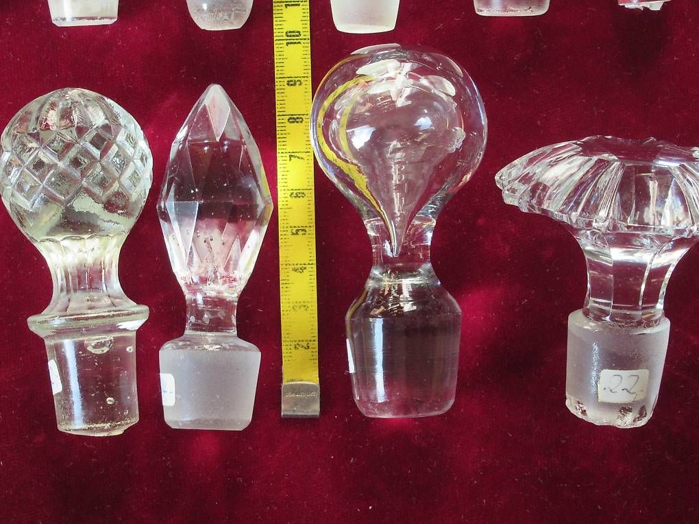 Apribottiglie & Tappi per chiusura: Bouchons à carafes , 13pces – Usato da Chernex venduto da Nouveaunom 1