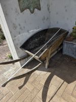 Antiker Holzschubkarren mit Metalleinsatz gebraucht