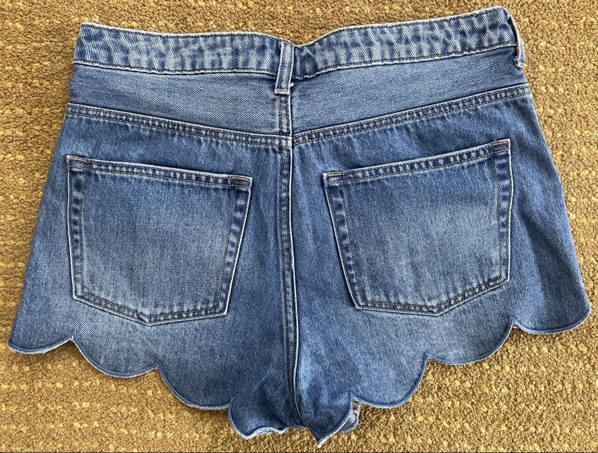 H&M Jeans: Shorts di jeans H&M, taglia 38 - perfetti per l'estate! – Gebraucht aus Chiasso von vik_pd2h 2