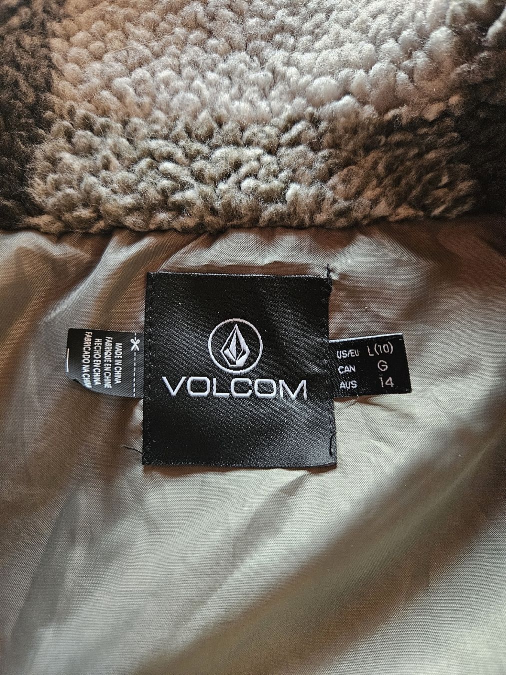 Volcom Jacken: Warme Teddyjacke Volcom Gr. L kariert – Gebraucht aus Feusisberg von Rosy8835 2