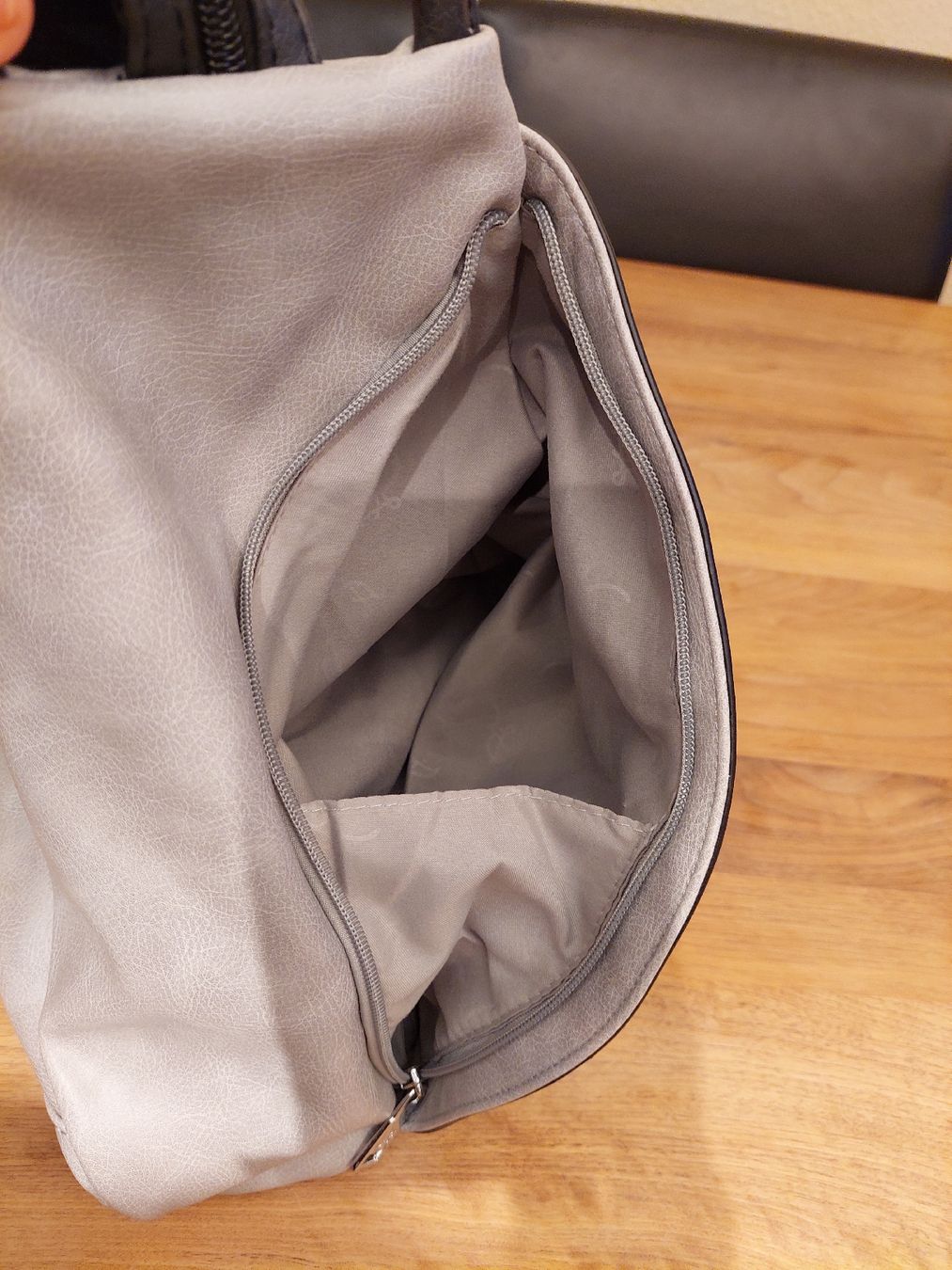Zaini: Grau/schwarzer Rucksack / Handtasche, Leder, neuwertig – Nuovo (secondo la descrizione) da Brunnen venduto da Livianda 7