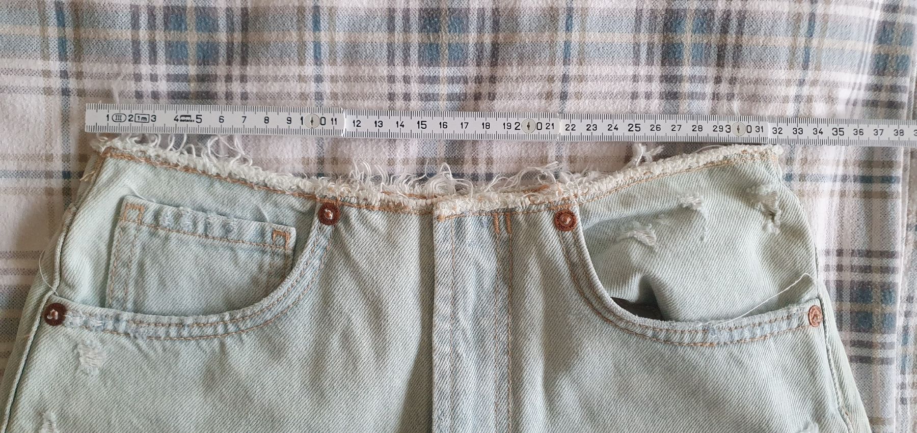 Zara Jeans: NEU - Zara Shorts, hellblau, Gr. 32 – Nuovo (secondo la descrizione) da Bern venduto da fede736 3
