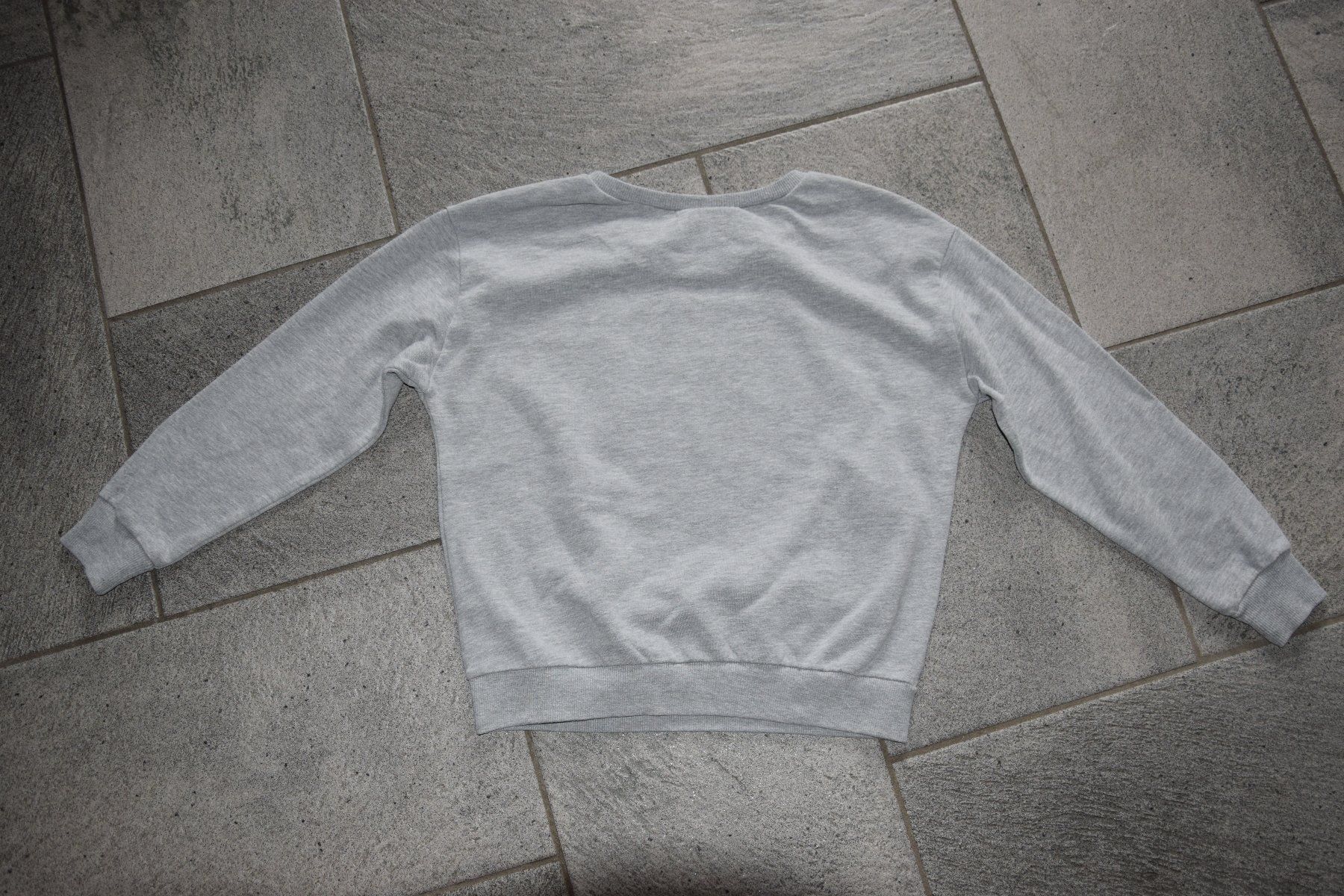H&M Maglioni & Felpe: Damen Pulli gr. S H&M - Todenkopf – Usato da Mezzovico venduto da finsteraar 1