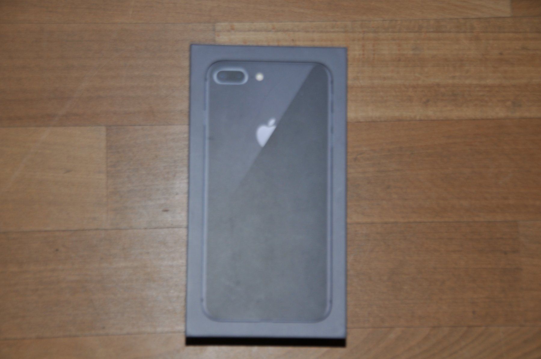 Apple Telefoni cellulari / Smartphones: Apple iPhone 8 Plus - Space Grey - 64 GB - Rückseite defekt – Usato da Winterthur venduto da Schwestere 4
