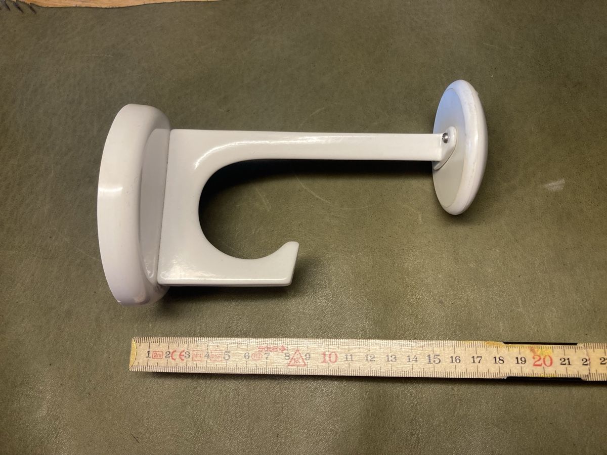 Guardaroba: 70‘s GARDEROBE HAKEN – Usato da Bottmingen venduto da Surubi 1