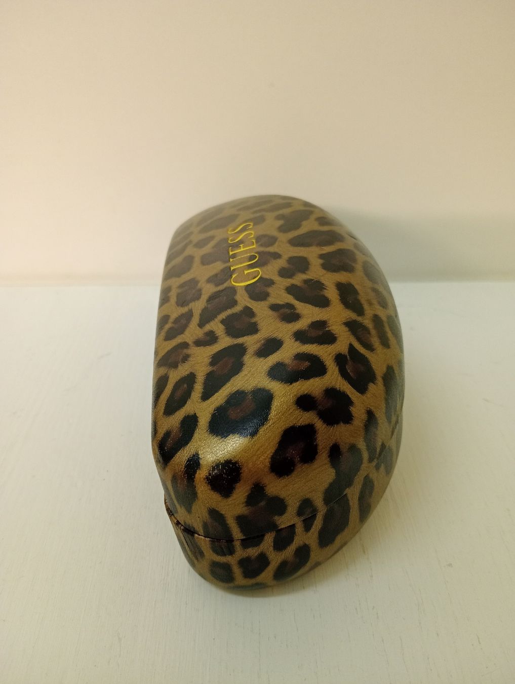 Guess Sonstige Kleidung & Accessoires: Original GUESS Vikky Brillenetui Leopard-Muster Grösse L – Gebraucht aus Allschwil von Evgeniia78 6