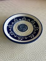 Piattino biancoblu con grattugia in rilievo (per aglio)