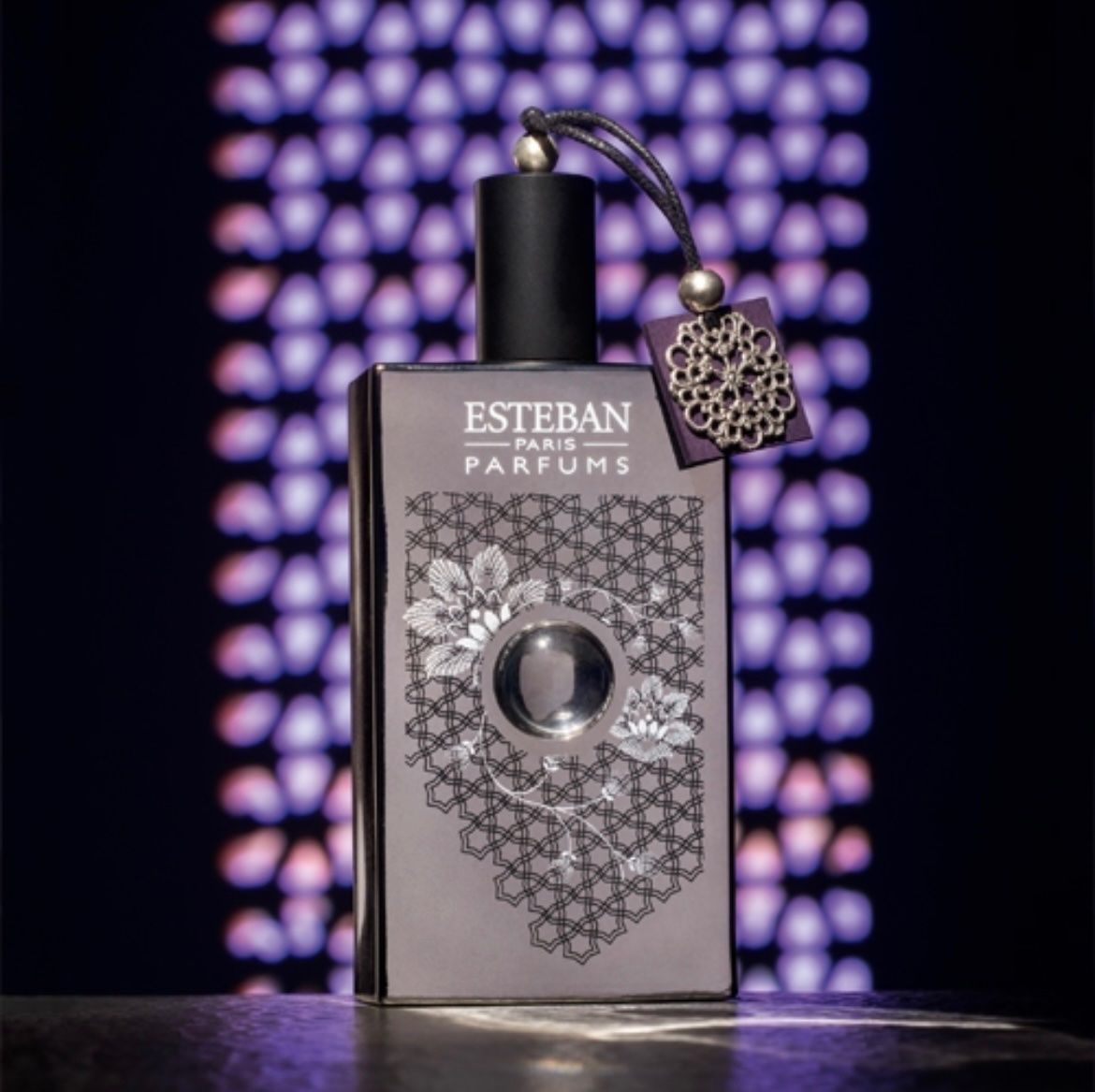 Profumi & Eau de Toilette: Belle au Parfum de Oud Esteban  6 ml sample – Nuovo (secondo la descrizione) da Chêne-Bougeries venduto da Seetooyoo 9