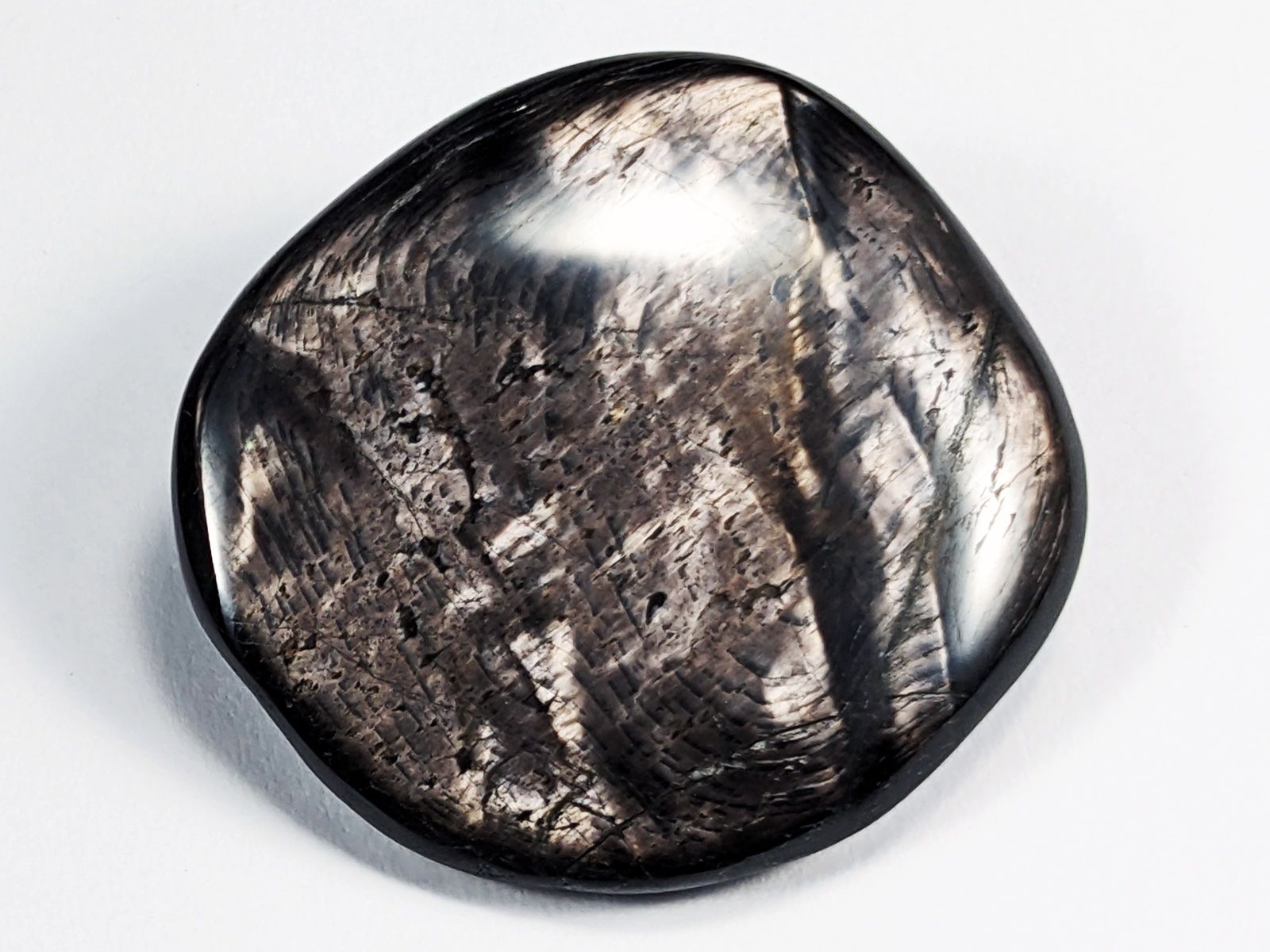 Minéraux & Lithothérapie: Hypersthen Handschmeichler 37mm, 18 Gramm – Neuf avec emballage d'origine à Meilen par StoneGarden