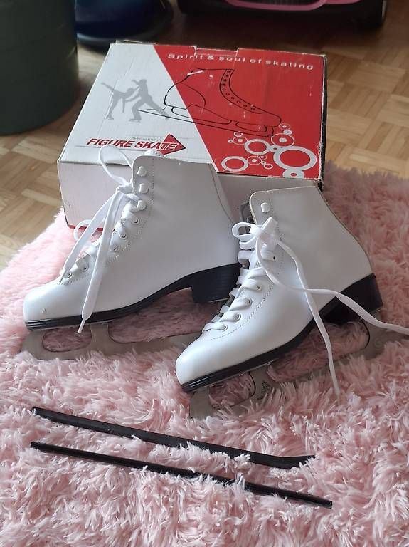 Pattini da ghiaccio: Damen/Mädchen Schlittschuhe Gr. 36-37 – Usato da St. Gallen venduto da Katecat7moon