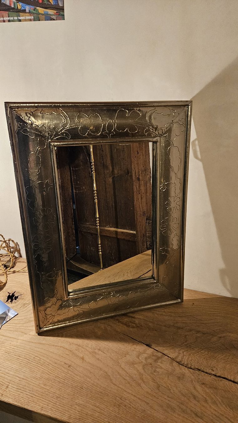 Specchi: Vintage Spiegel mit silbrigem Blechrahmen, – Usato da Gontenschwil venduto da Everest1313