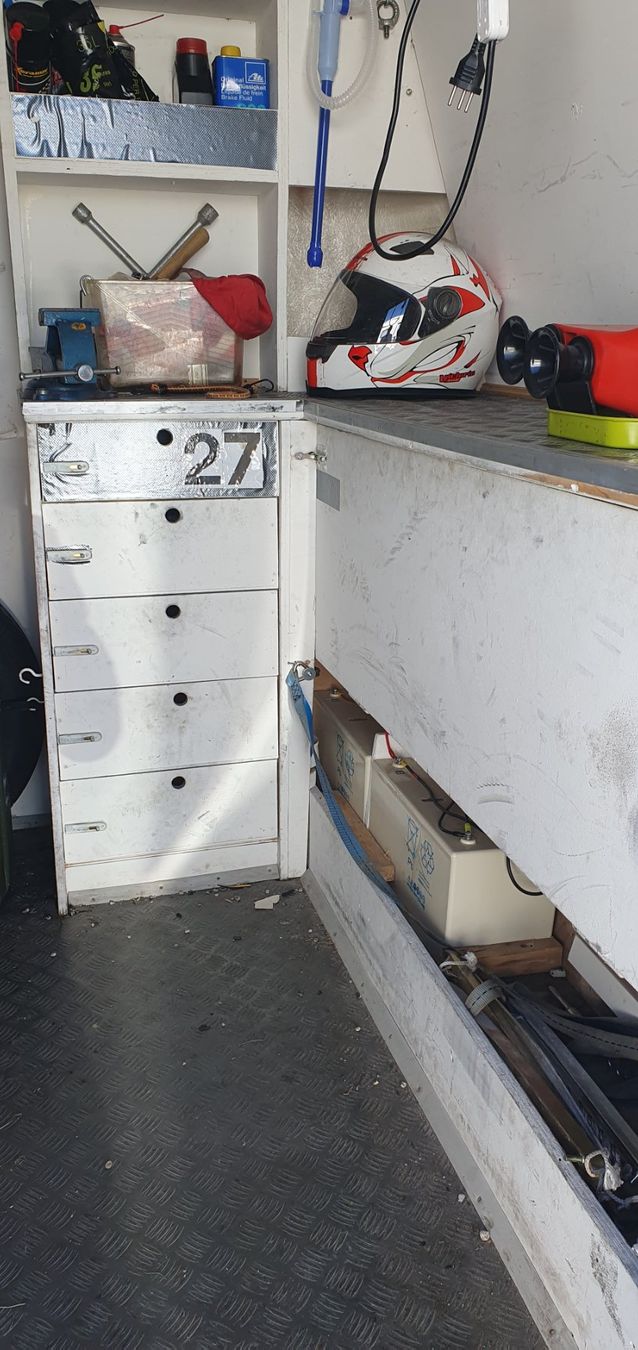 Rimorchi: 1999 Tow A VAN fermée avec store et porte d'accès – Usato da Savièse venduto da Mekpy 4