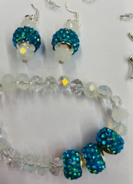 Orecchini pendenti & Orecchini a lobo: Schmuck Set Ohrringe und Armkette Neu – Nuovo e nell'imballaggio originale da Au ZH venduto da Jaggy4 2