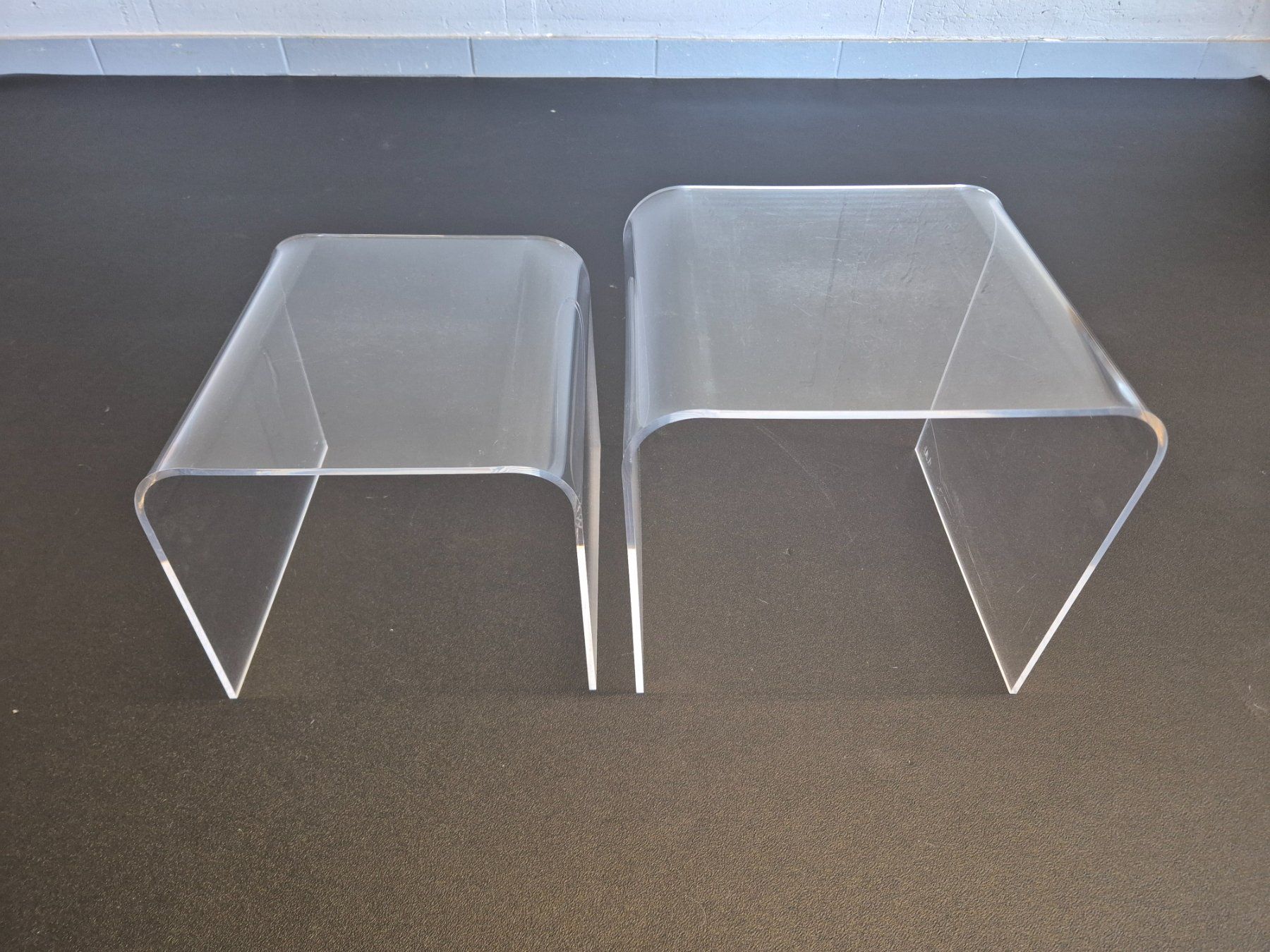 Tische: Set Acryl Beistelltisch Coffee-Table Plexiglas – Gebraucht aus Nottwil von Wondewa-Shop 2