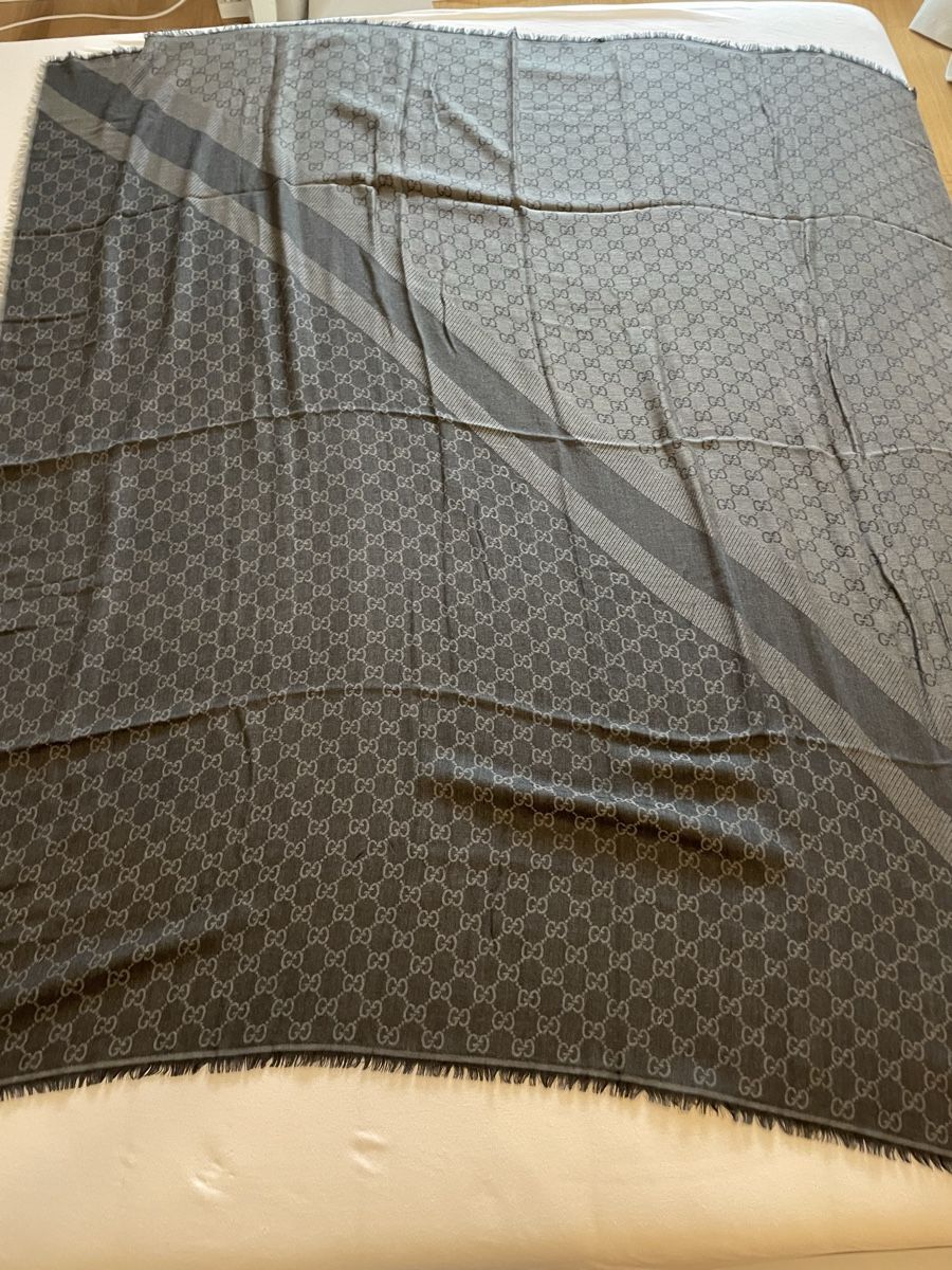 Gucci Foulard & Sciarpe: Gucci Schal / Neupreis CHF 450.- – Nuovo (secondo la descrizione) da Oberarth venduto da abi127 2