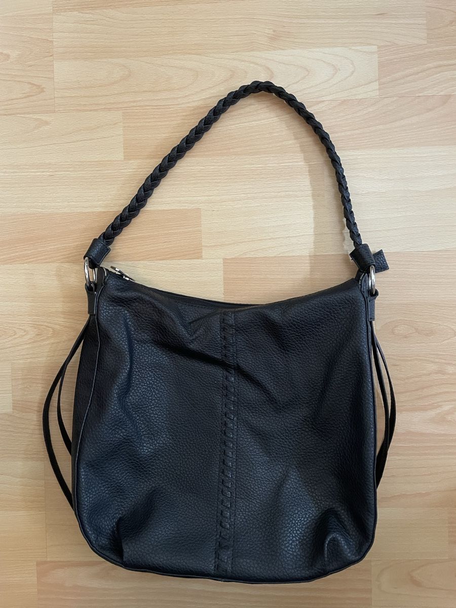 Borse da donna: Schwarze Schultertasche mit Flechtdetails und Fransen – Usato da Gerzensee venduto da younatp 1