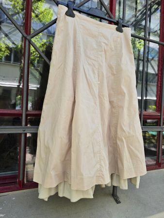 Kleidung: Jupe beige mit Volants (36) OPINION