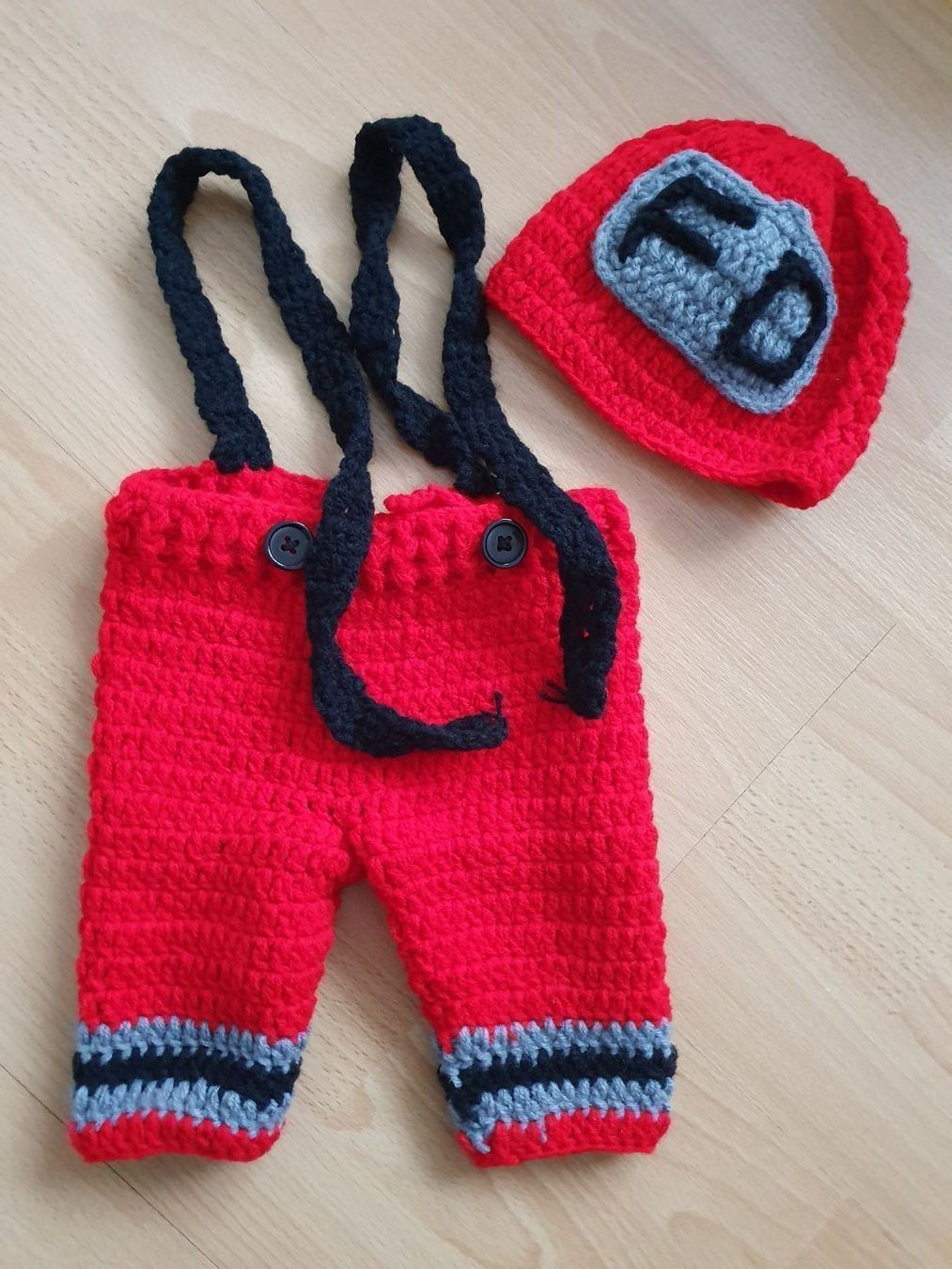 Lotti & Set di vestiti: Newborn Babyshooting Feuerwehr – Usato da Lostorf venduto da Venice16